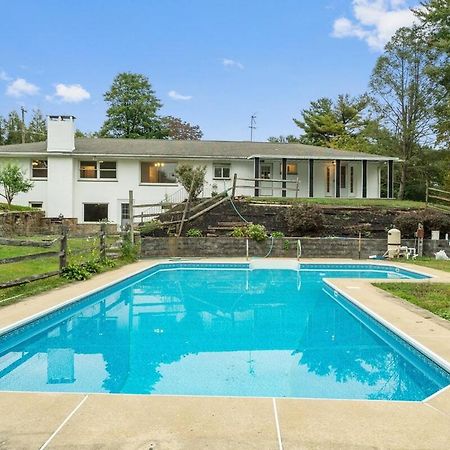 Comfort, Fun, & Charming - 5BR Oasis with Pool Coatesville Buitenkant foto