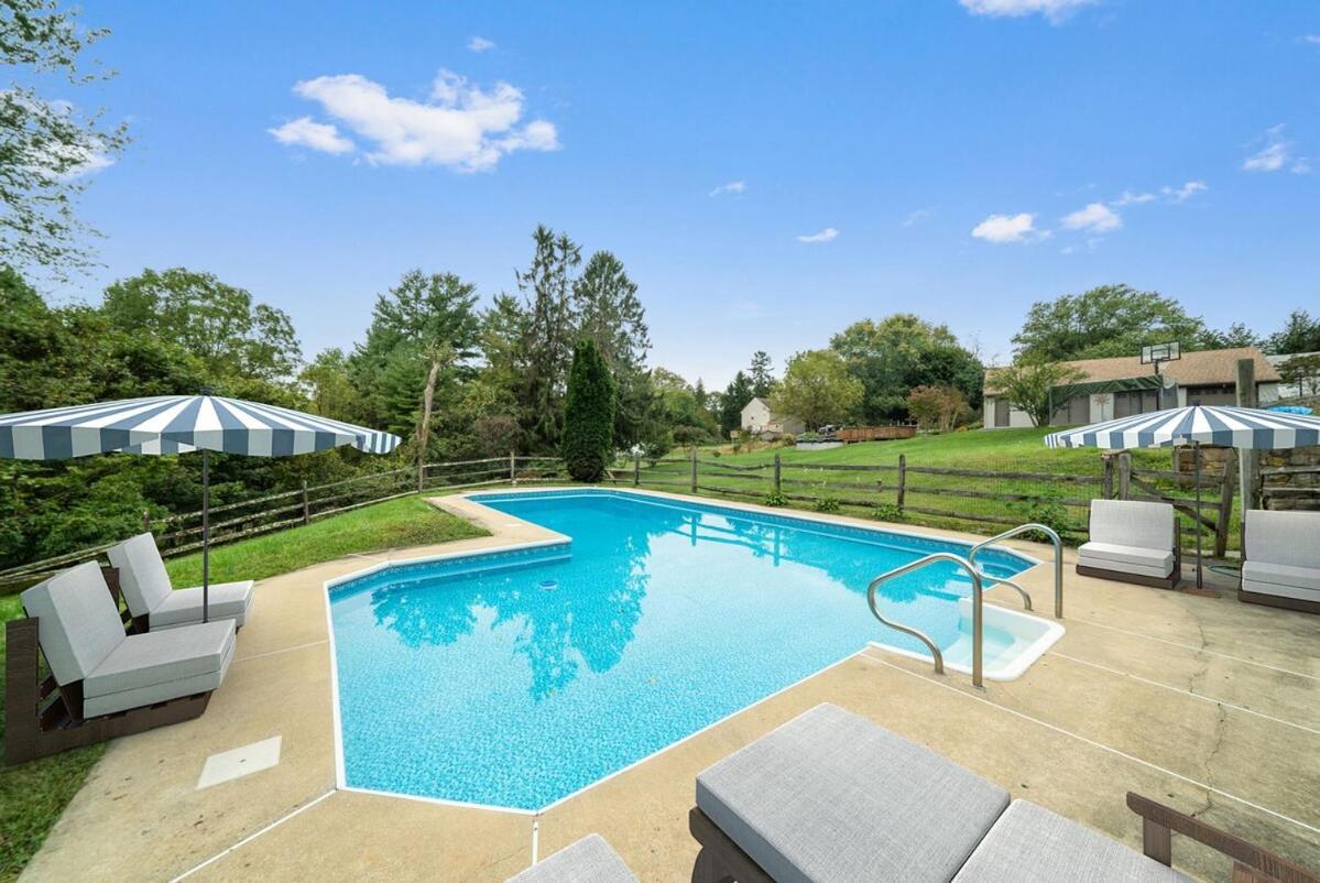 Comfort, Fun, & Charming - 5BR Oasis with Pool Coatesville Buitenkant foto